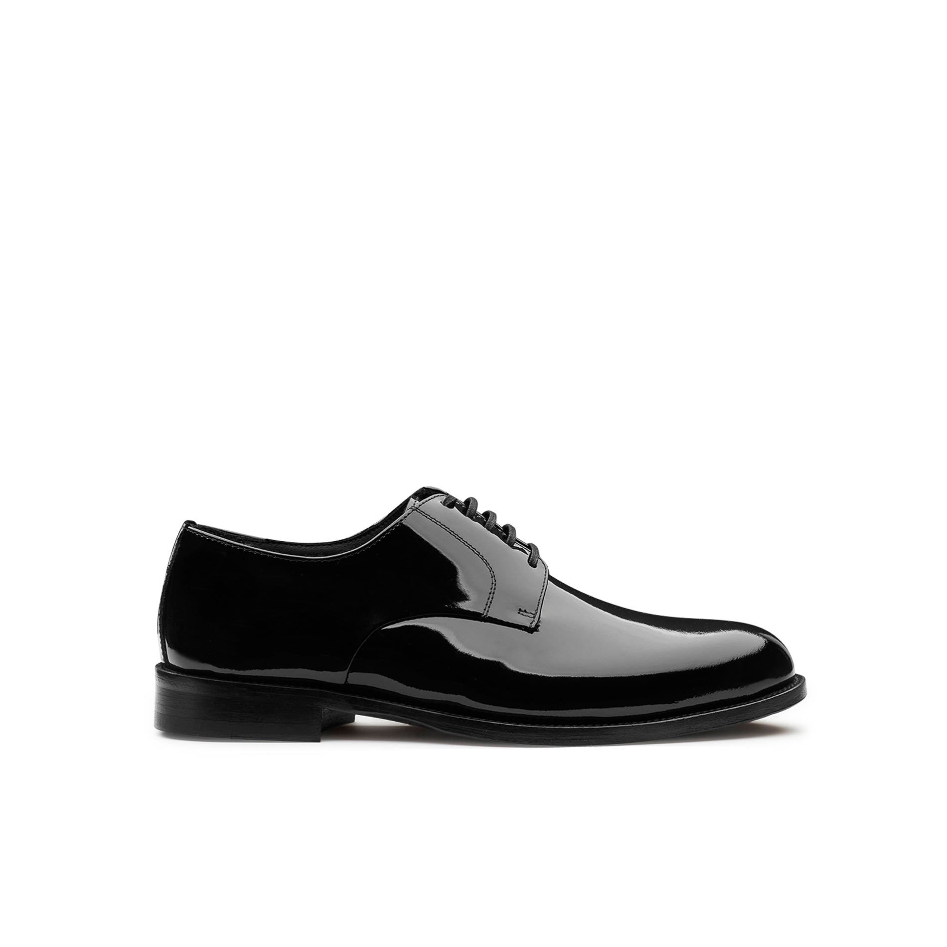 Black patent leather men's derby shoes with high-gloss finish and lace-up closure — lateral view, made in Italy