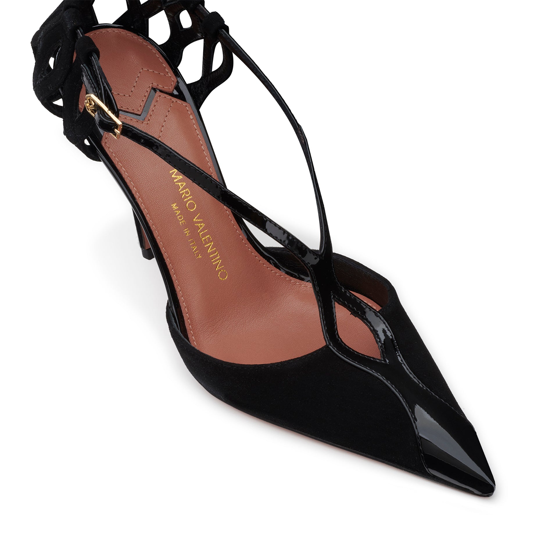 Detail of pointed toe black pumps in smooth calfskin leather and suede with refined finish