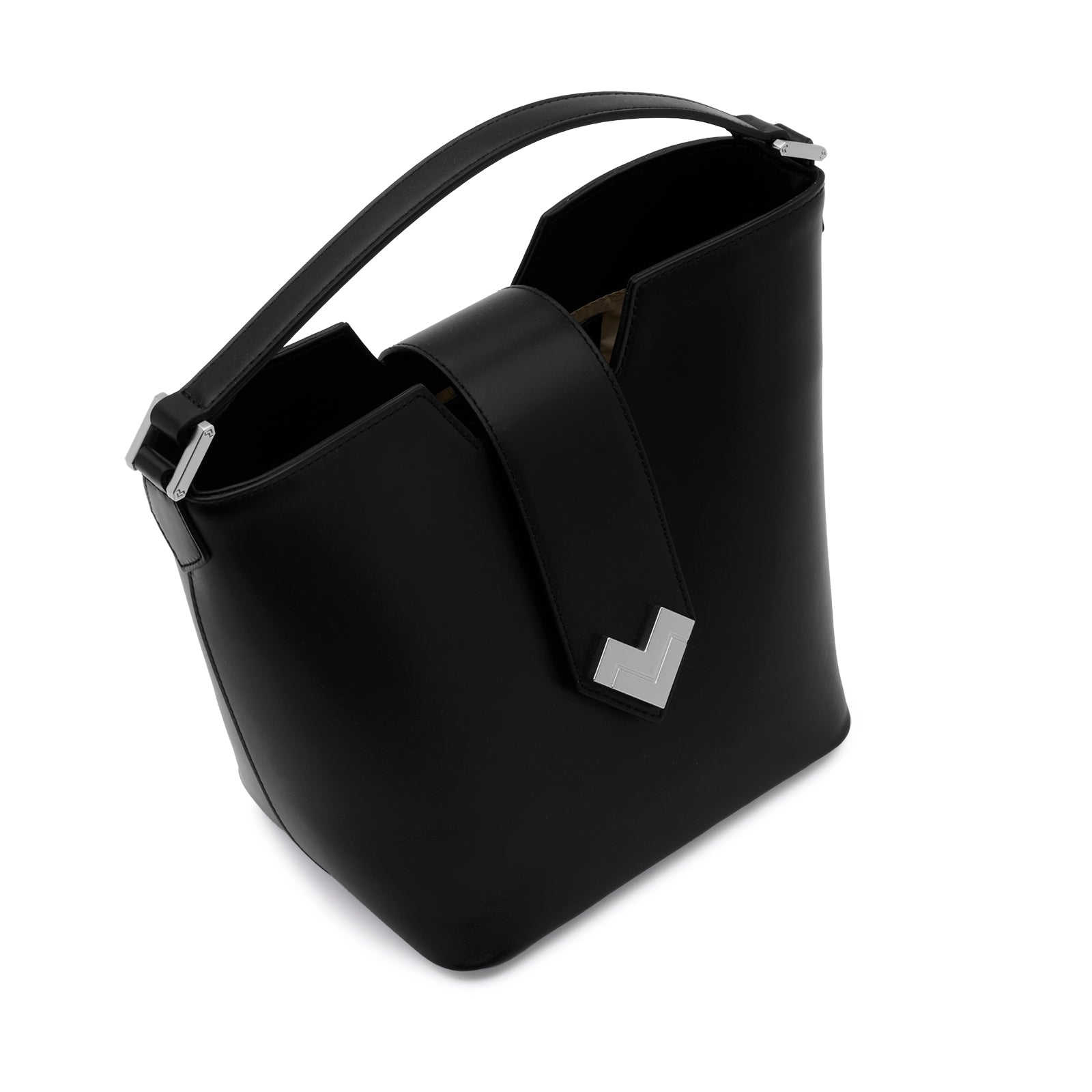 Close-up of the polished silver-finish MV-logo and magnetic snap closure on the black calf leather flap.